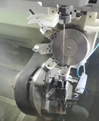 Multi-Axis CNC EDM Small Hole Drilling Sjd706 Usos avançados do processo de perfuração de metais