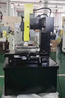 Metal EDM Furação de buracos 703c com Z Axis Servo Drive Controle linear e personalização
