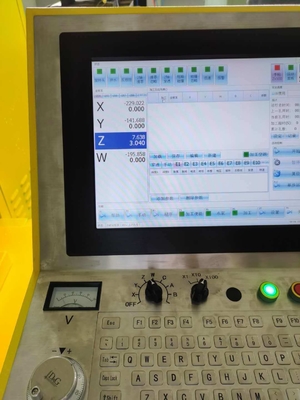 704C Máquina EDM de perfuração de pequenos furos CNC de múltiplos eixos para aplicações de perfuração de metais
