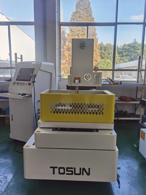 Máquina EDM de corte de arame D400 de alta velocidade com corte por torneira dentro de ferramentas CNC de corte de metal