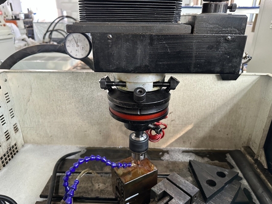 Metal 3-Axis CNC Descarga Elétrica Die Sinker EDM300H com Função de Espelho Machining