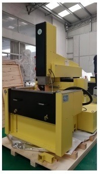 Máquina de afundamento a cartucho CNC espelho EDM 550h com Ra 0,2 μm