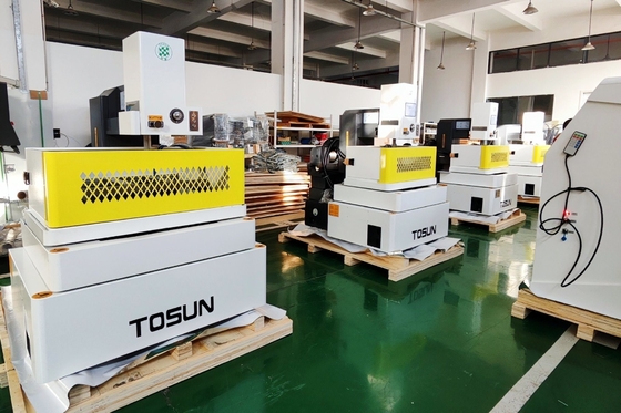 Máquina automática de fresagem vertical CNC Vmc650 com sistema de controlo Fanuc