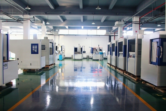 Centro de Mecânica Vertical CNC de Alta Precisão Vmc855 com Controle de Loop Semicerrado