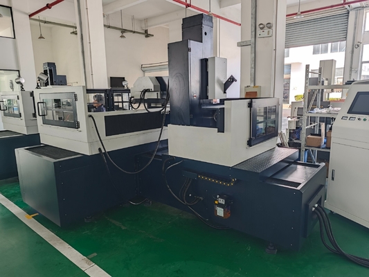 Máquina EDM de corte de fio CNC de grande viagem de grande comprimento Dk77120 para corte de metal de precisão